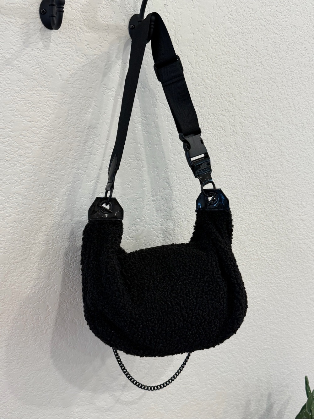 BEIS Black Sherpa Crossbody Bum Sling Bag - Picture 3 of 5